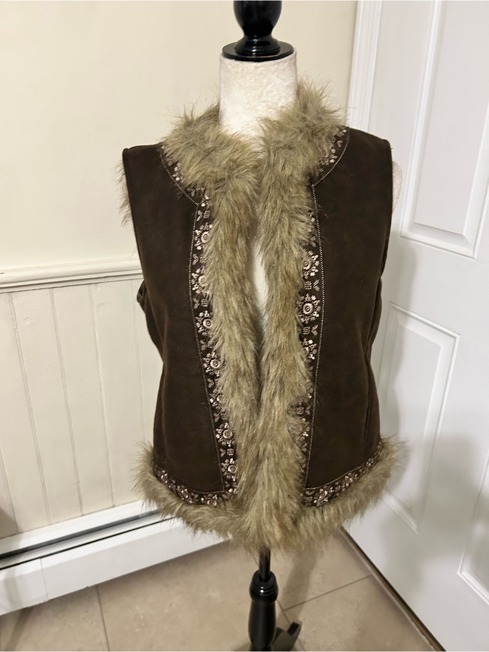 NWT Ann Taylor LOFT Brown Faux Suede Fur Vest/Pockets Boho Embroidered Small